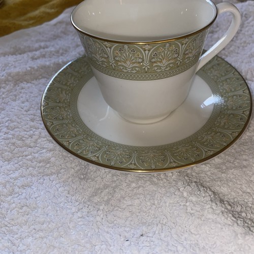 Royal doulton teacup and - teacup,